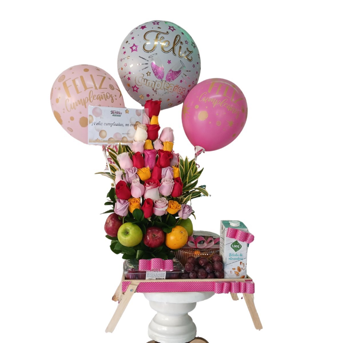 Arreglo de rosas con frutas y adicionales